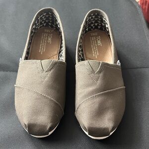 Toms Slip-On Canvas Shoes in Dark Army  Green EUC